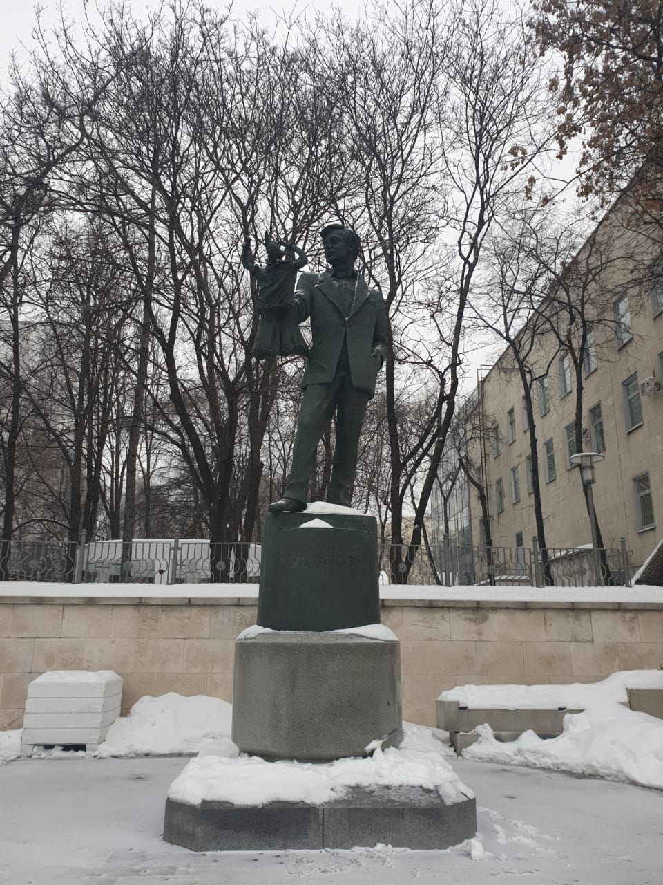 Памятник Сергею Образцову