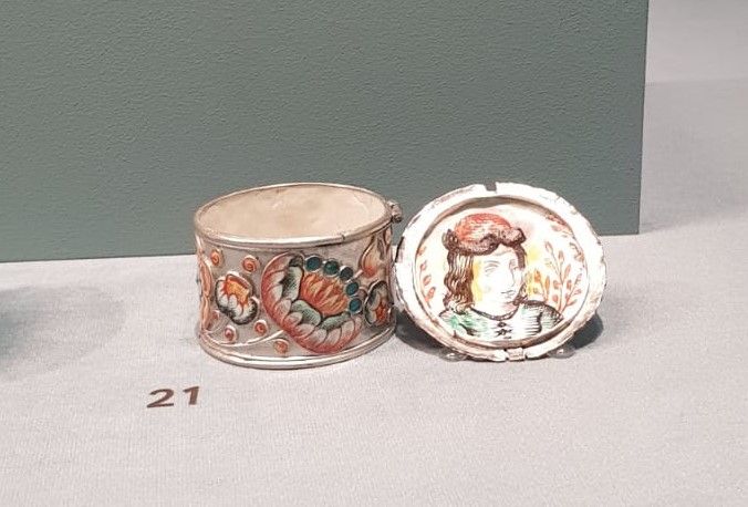 Коробочка. Сольвычегодск, 1690-е гг. Серебро, чеканка, эмаль, скань. Из собрания П.Ф.Карабанова. Музеи Московского Кремля