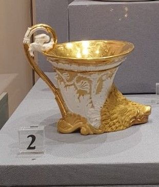 Чашка в форме ритона с головой кабана. Мануфактура Фёйе. Первая четверть XIX в.