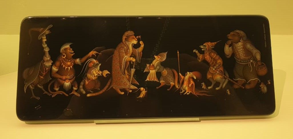 Двусторонняя пластина  "Заморские гости" Целиков Е.А., Палех, 2018