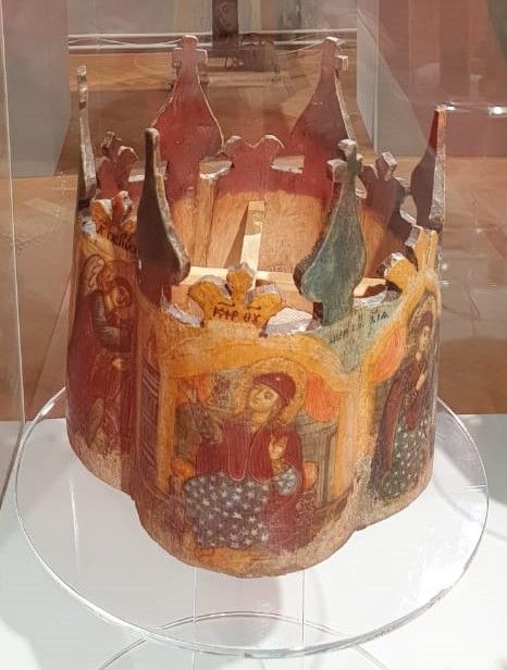 Венец брачный женский Россия. первая половина XVIII в. Дерево, резьба, токарная работа, паволока, левкас, темпера. ГИМ. Реставраторы Л.П.Синицына, С.Т.Хасанов
