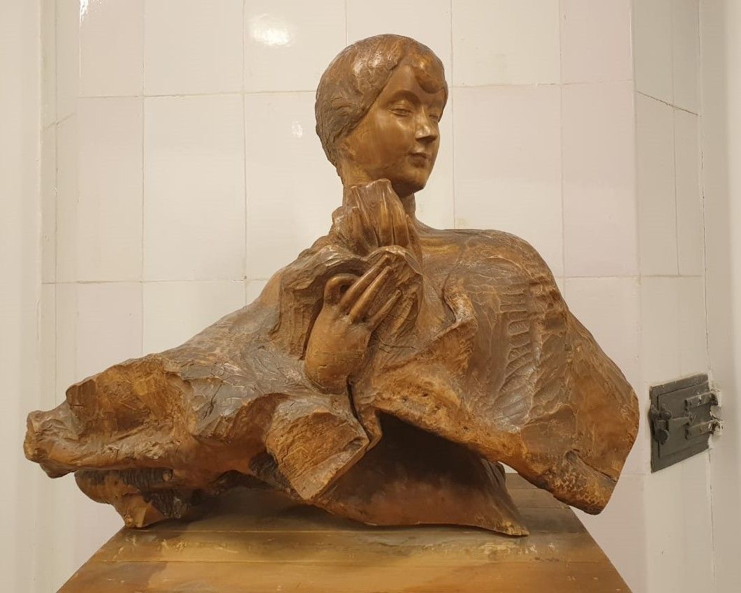С.Т.Коненков Портрет М.И.Коненковой 1918 дерево