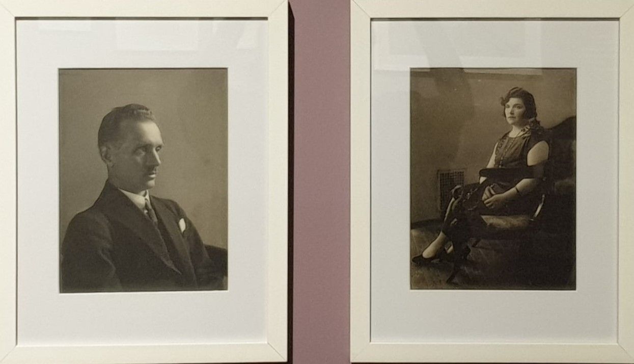 Константин Мельников. Анна Мельникова в гостиной Дома Мельникова 1929
