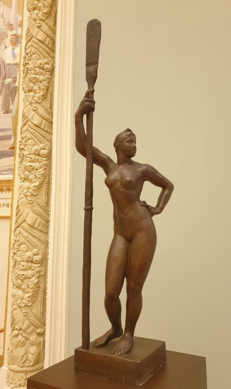 Шадр И.Д. Девушка с веслом 1934-1935 бронза
