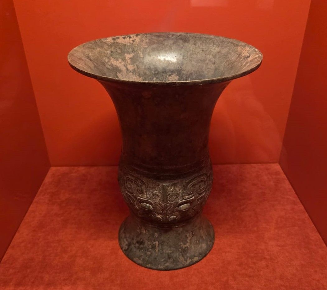 Сосуд цзунь. Эпоха Шан (около 1600-1046 г. до н.э.), бронза