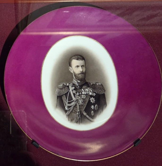 Тарелка с портретом Великого Князя Сергея Александровича. 1890-е, фарфор.