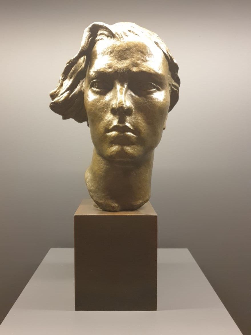 Вера Мухина. Партизанка. 1942 бронза