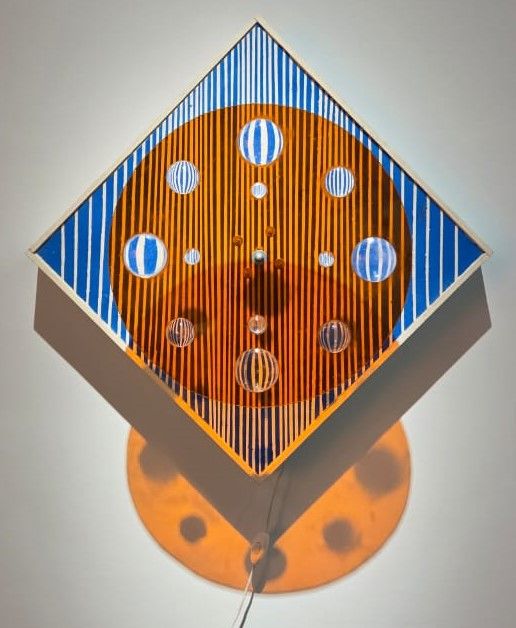 Вячеслав Колейчук. Цветные сферы. 1972-2003 Кинетический объект, клееная фанера, плексиглас, оптическое стекло, темпера, мотор