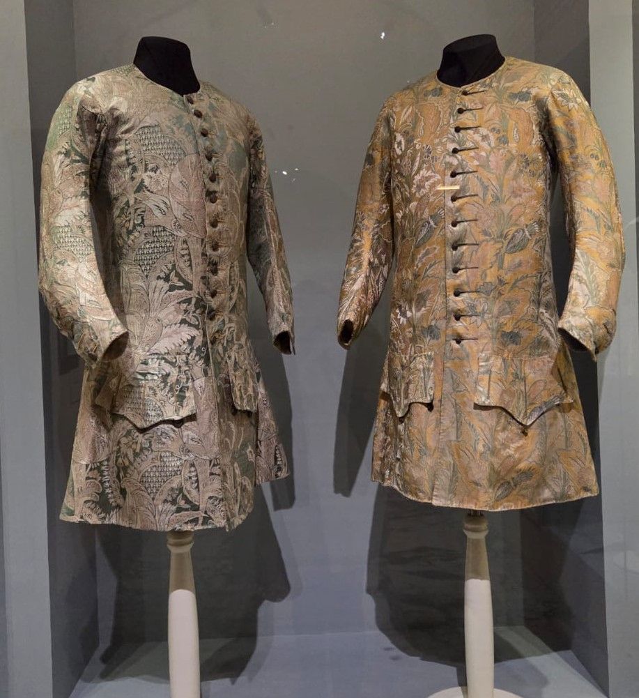 Камзол. 1705-1710  ткань верха - Франция, ткань подкладки - Россия. Камзол. 1715-1720 ткань верха - Франция, ткань подкладки - Китай.