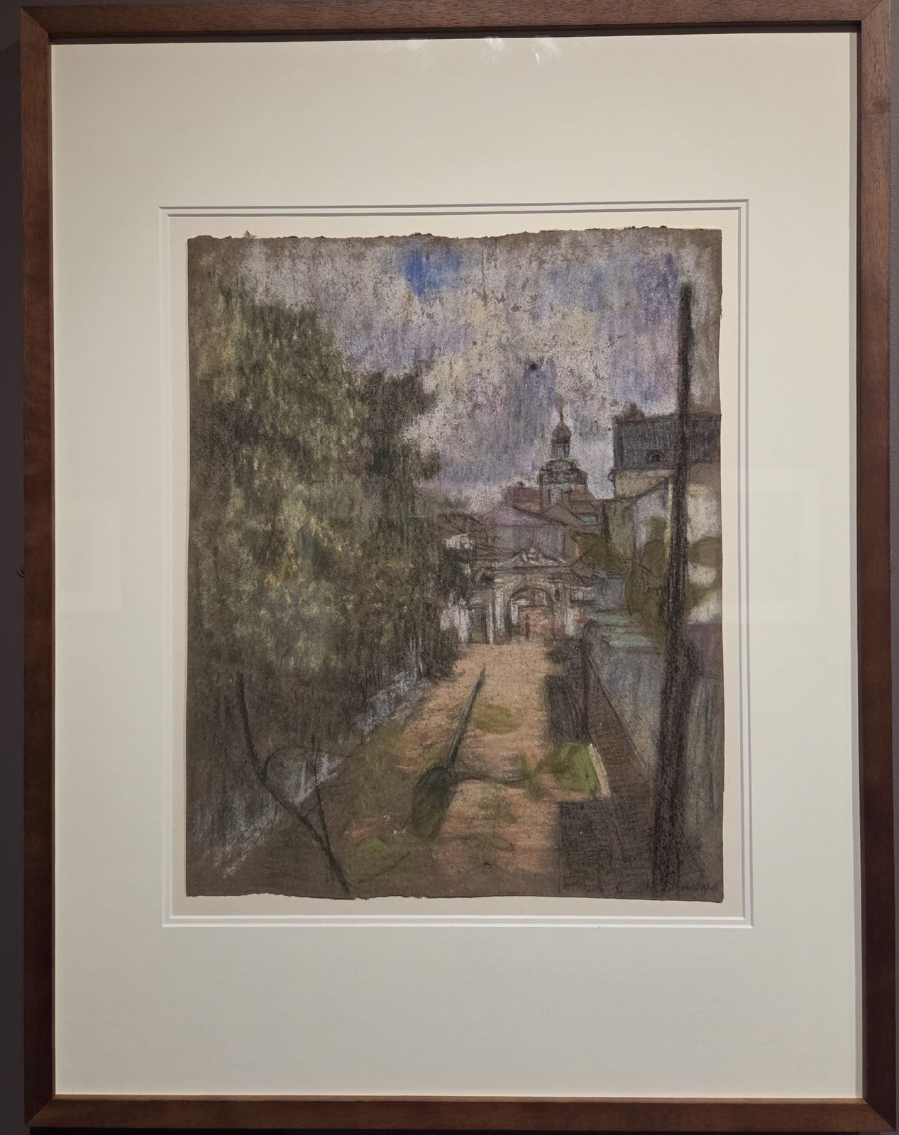 Наталия Гончарова. Вид на церковные ворота. 1903-1905 серый картон, пастель